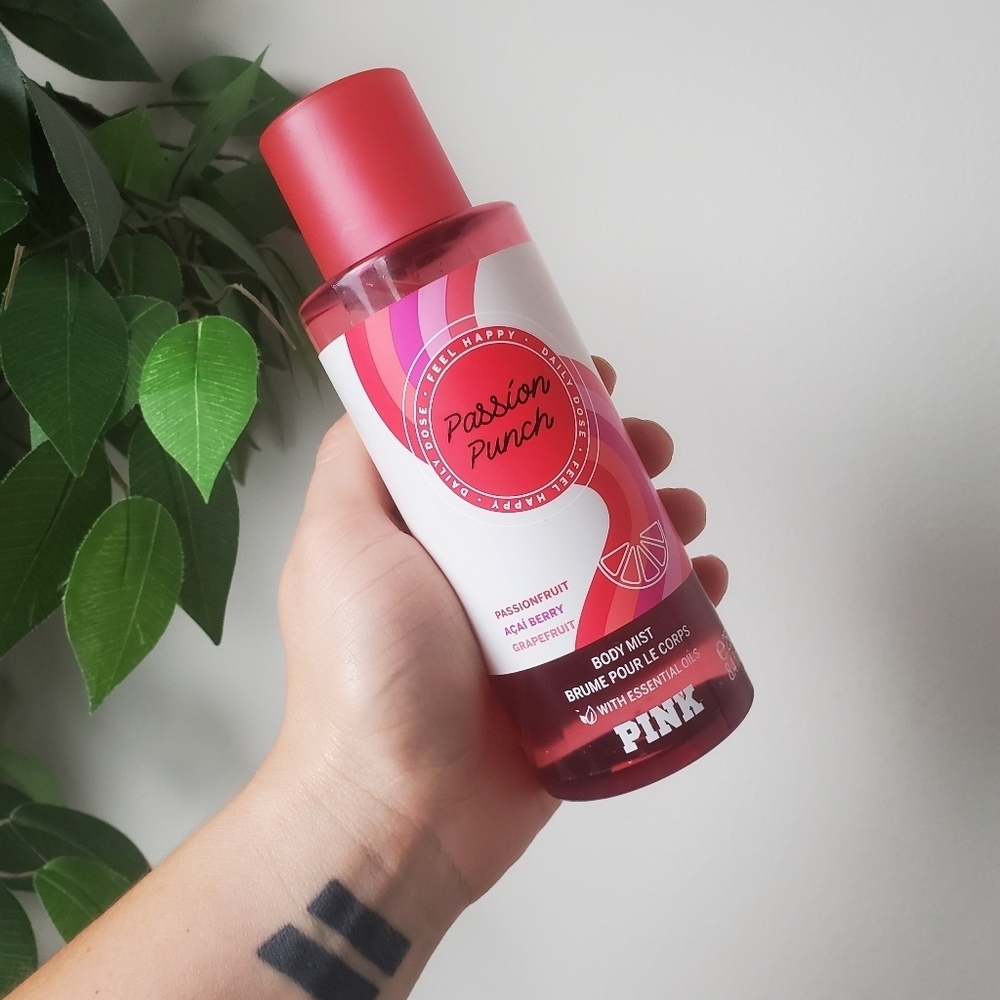 Victoria's Secret PINK Passion Punch 8.4 oz